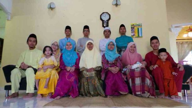 Morning of Hari Raya Aidil Fitri. Me, 2nd girl from left most
